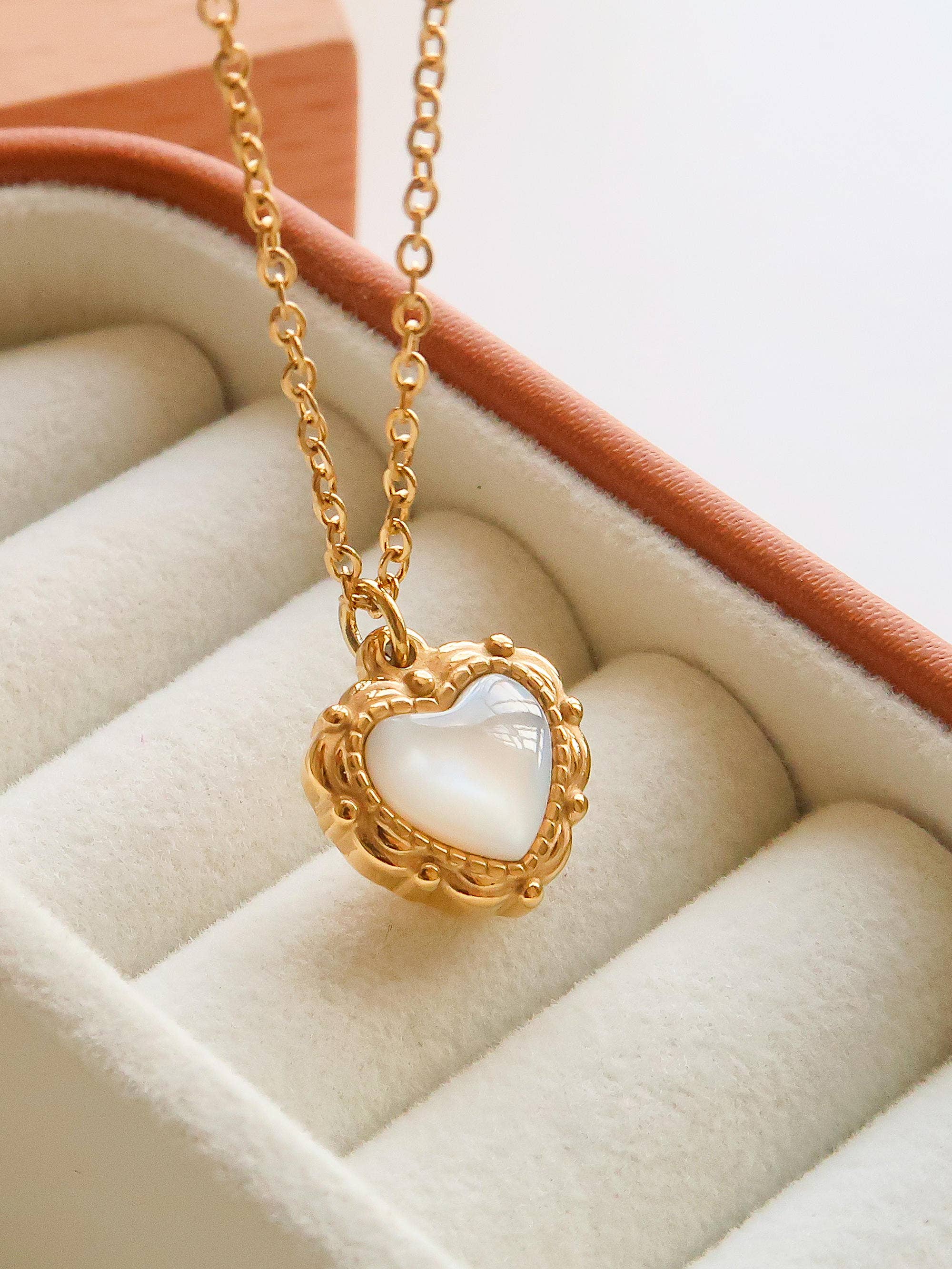 Josie Vintage Heart Pendant Necklace